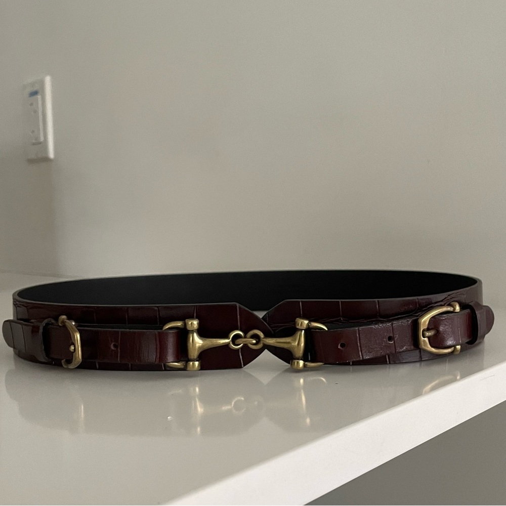 women leather belt Small. super new. never used.